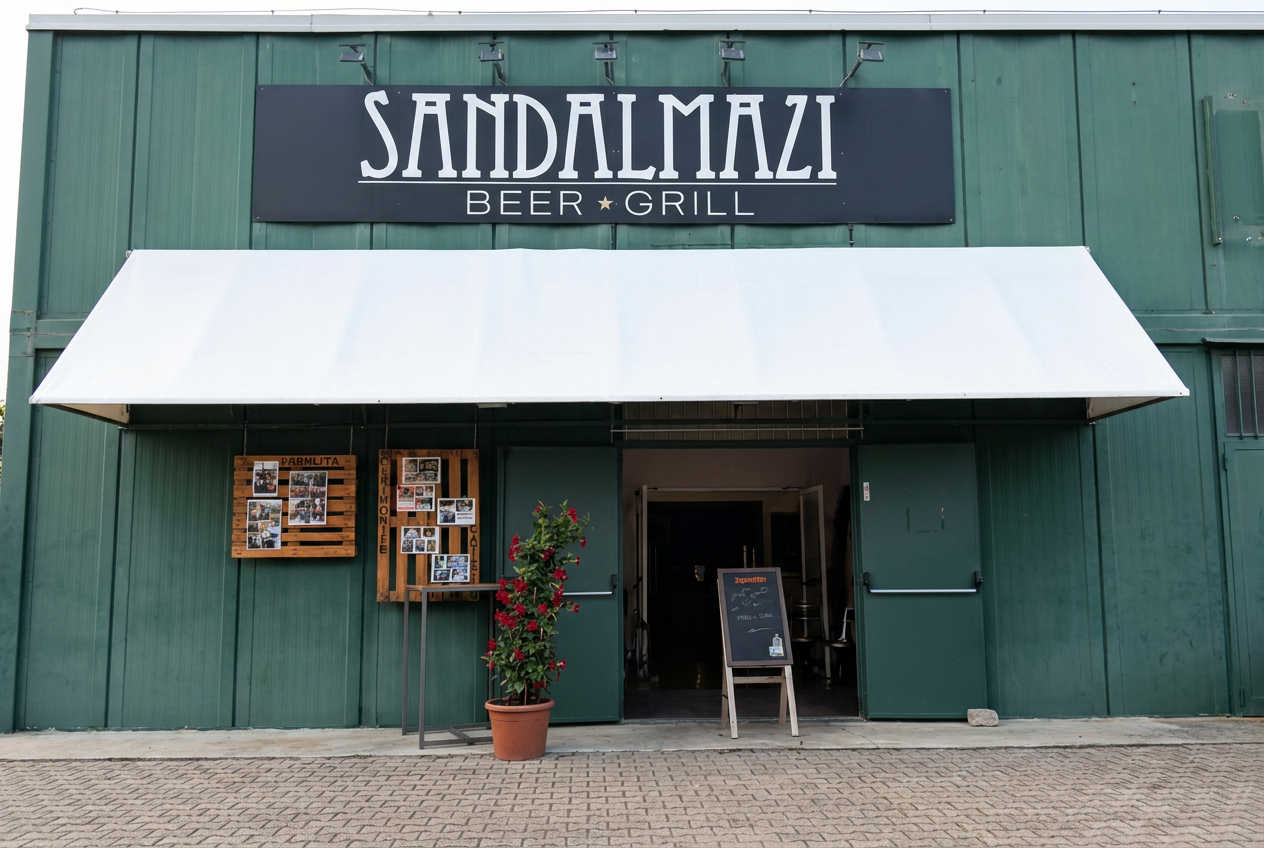 Ingresso del Sandalmazi Beer & Grill con la tenda bianca